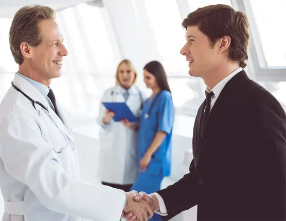 <p>Es la persona responsable de integrar un enlace de trabajo entre Grupo Oroño y los distintos profesionales de la ciudad y de su zona de influencia.
	<br>
	<br>Esta persona tiene a su cargo todo el manejo relacional con los distintos profesionales, instándolos a formar parte de una red de atención y de derivación. De esta manera, Grupo Oroño marca una presencia en toda la región al mismo tiempo que concentra el tratamiento de los casos complejos que sus características prestacionales pueden atender, configurando a la vez un esquema atencional integrado en toda la zona.
	<br>
	<br>El API reviste ribetes fundamentales puesto que será el enlace con las distintas áreas de actividad de la institución a las que tendrá acceso el profesional. </p>
